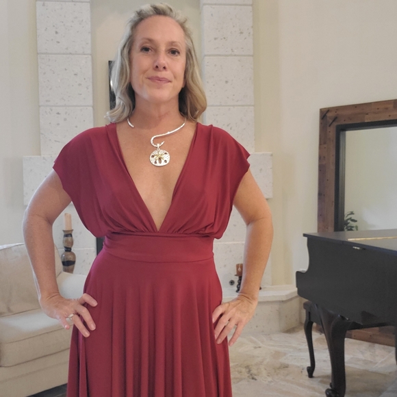 Dark red stretchy White House Black Market convertable top - Picture 5 of 10